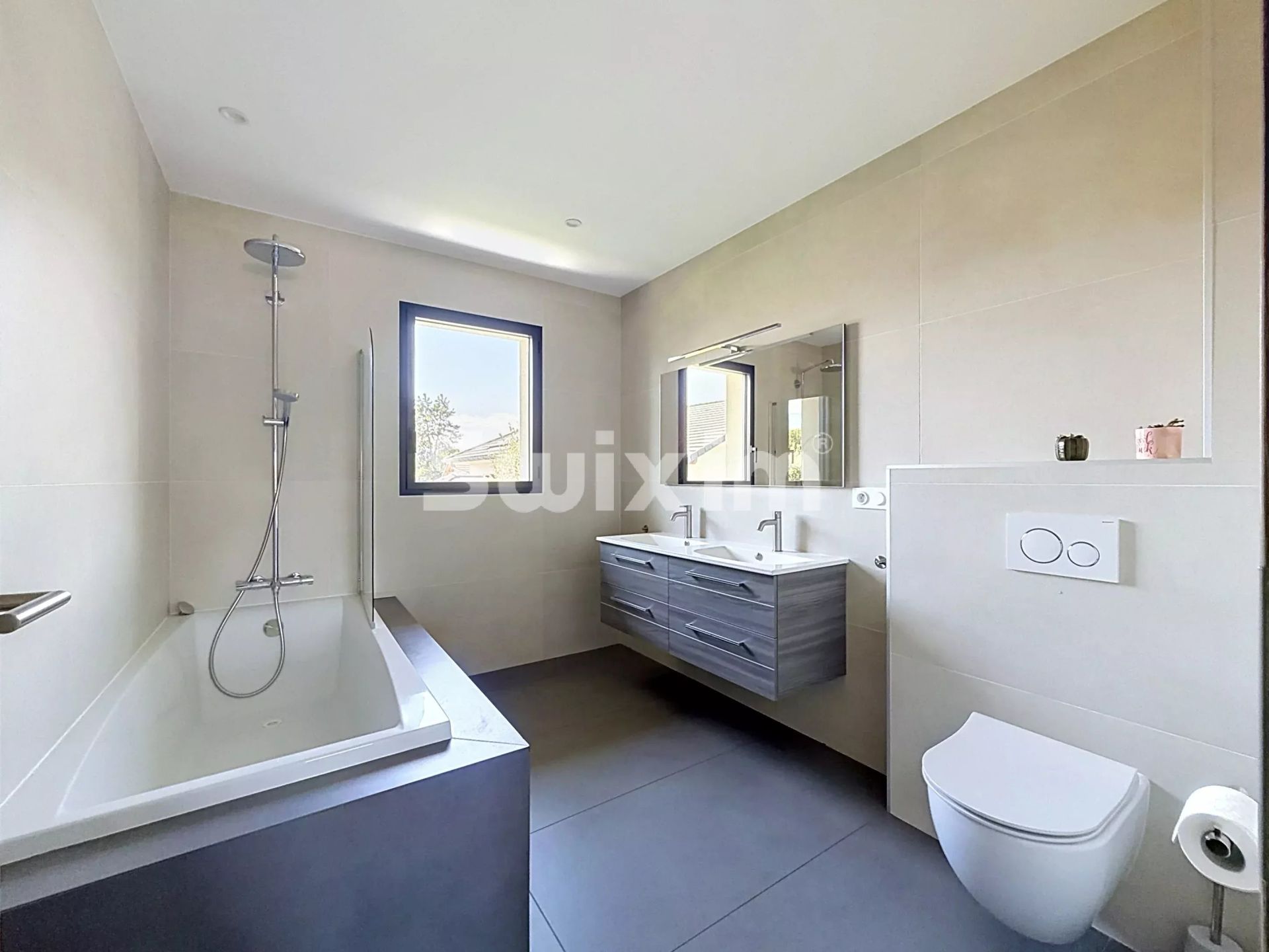 house 6 Rooms for sale on Prévessin-Moëns (01280)