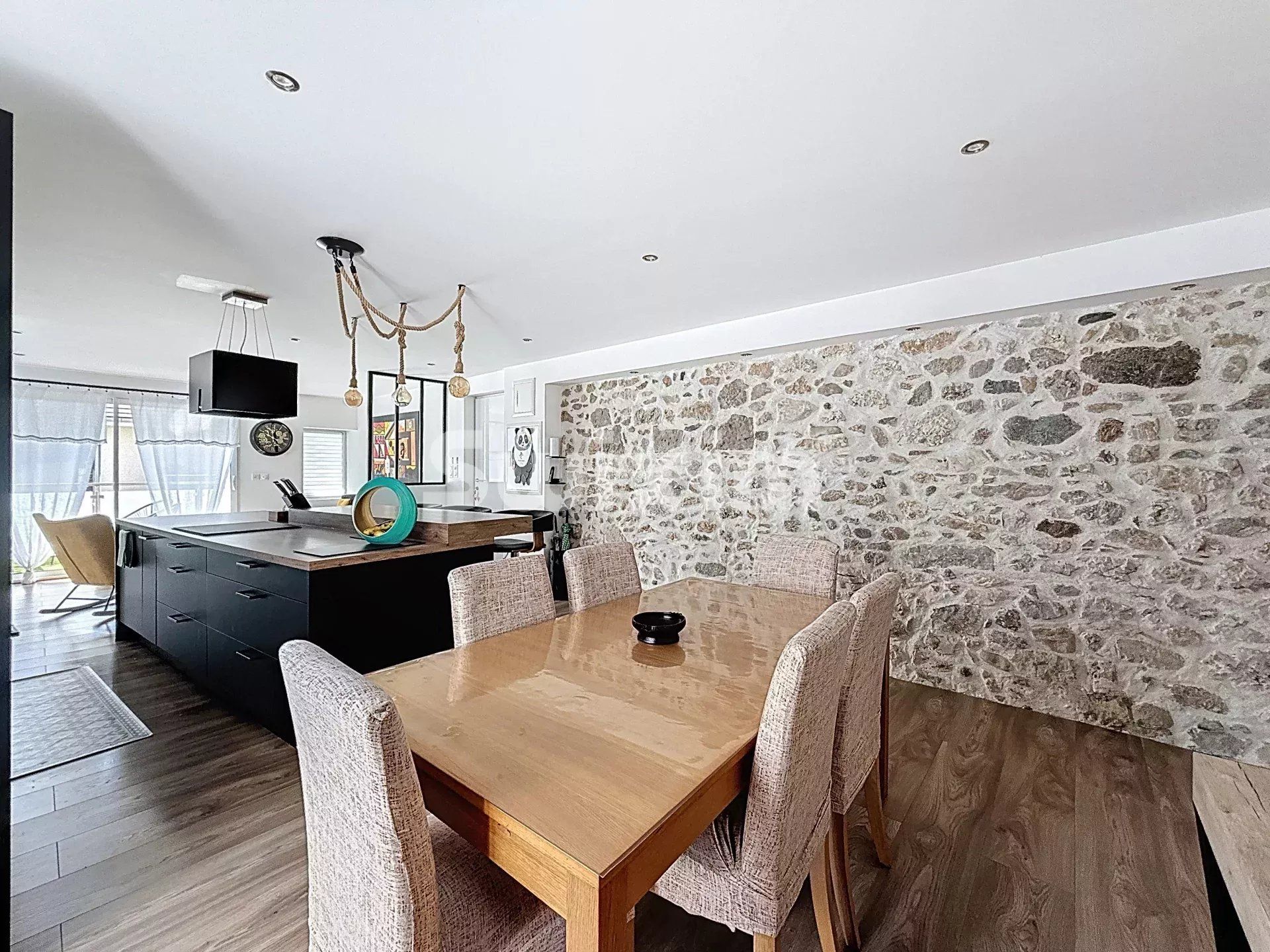 apartment 6 Rooms for sale on Divonne-les-Bains (01220)