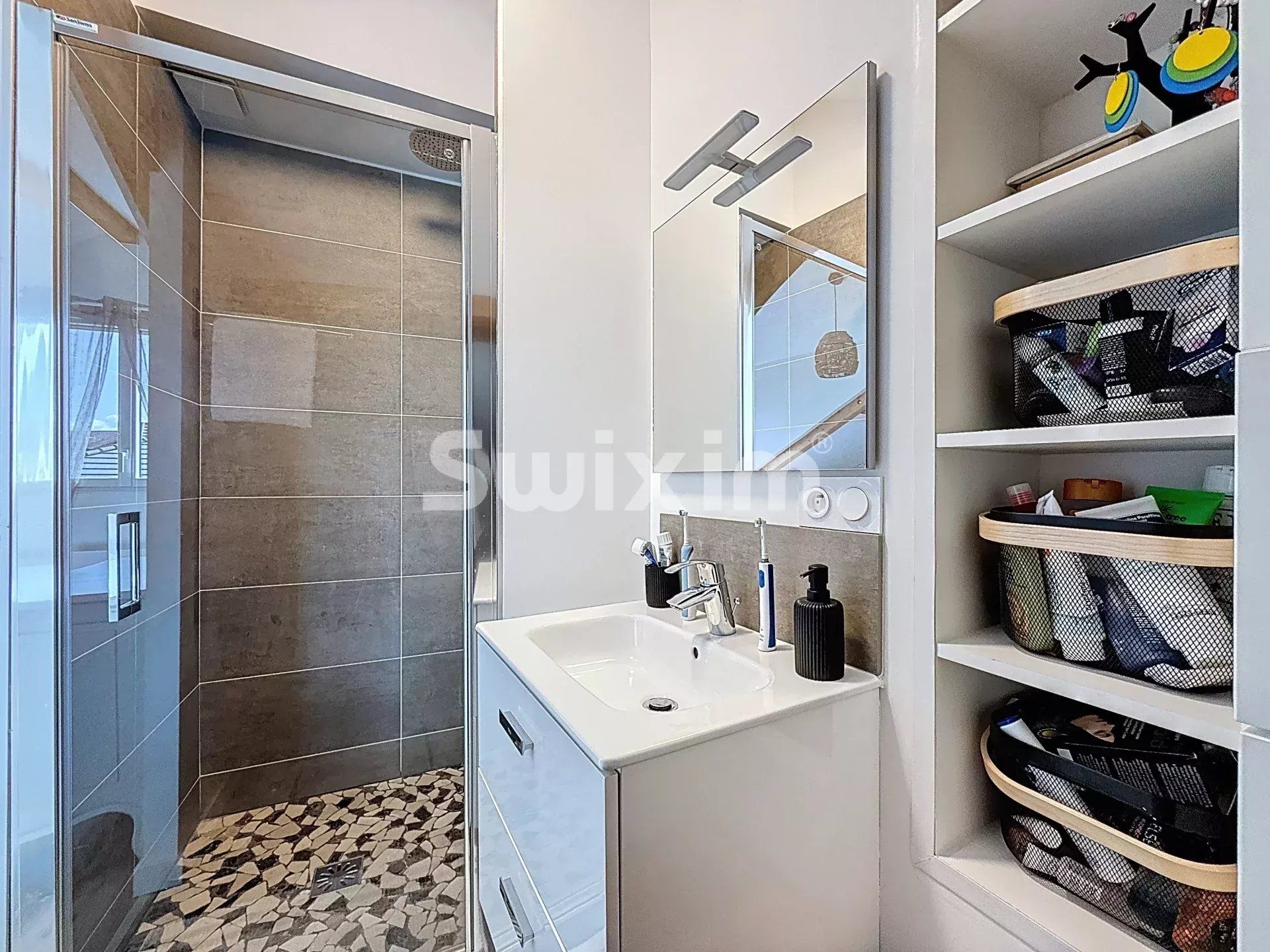 apartment 6 Rooms for sale on Divonne-les-Bains (01220)