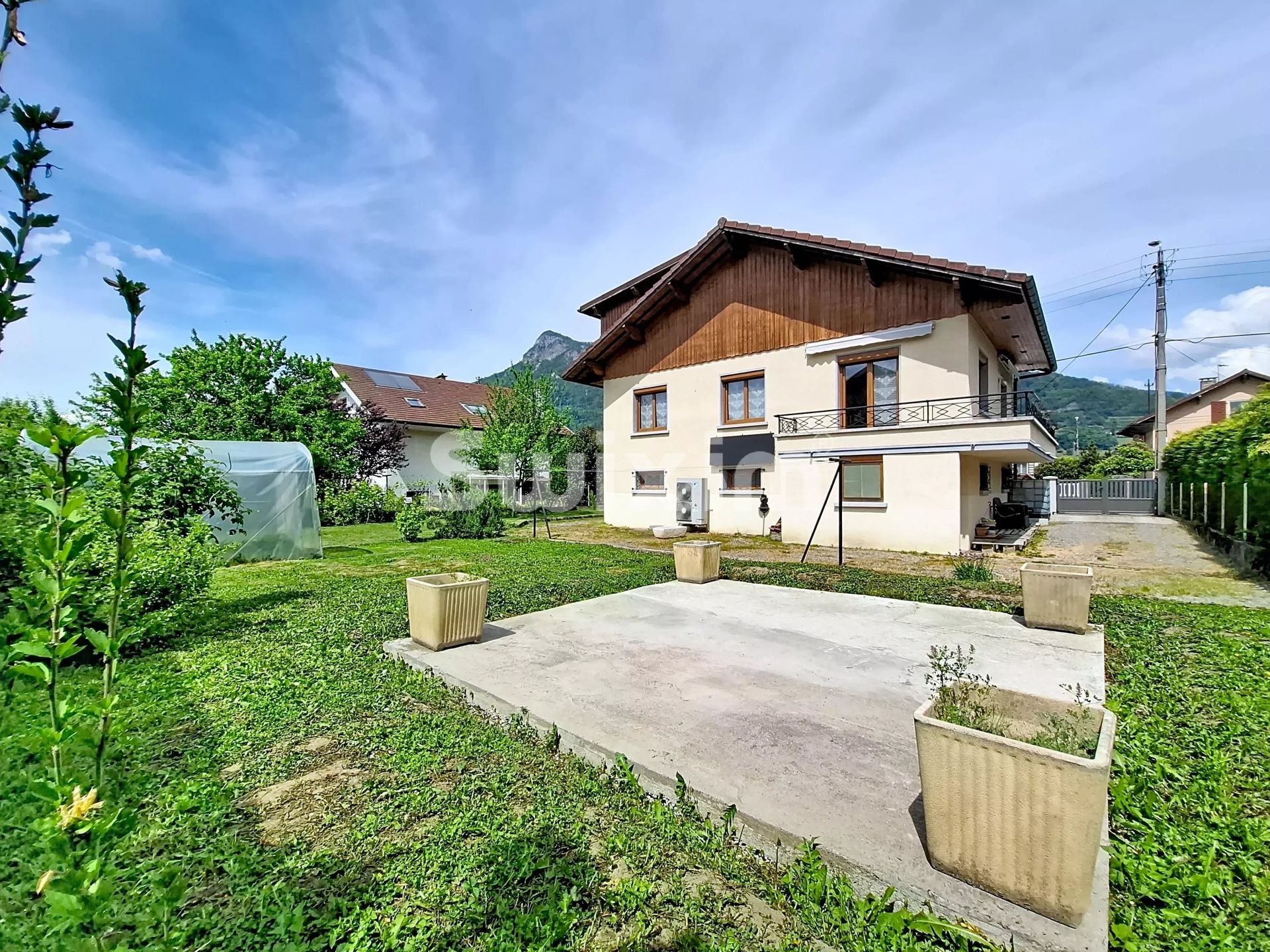 house 6 Rooms for sale on Cluses (74300)