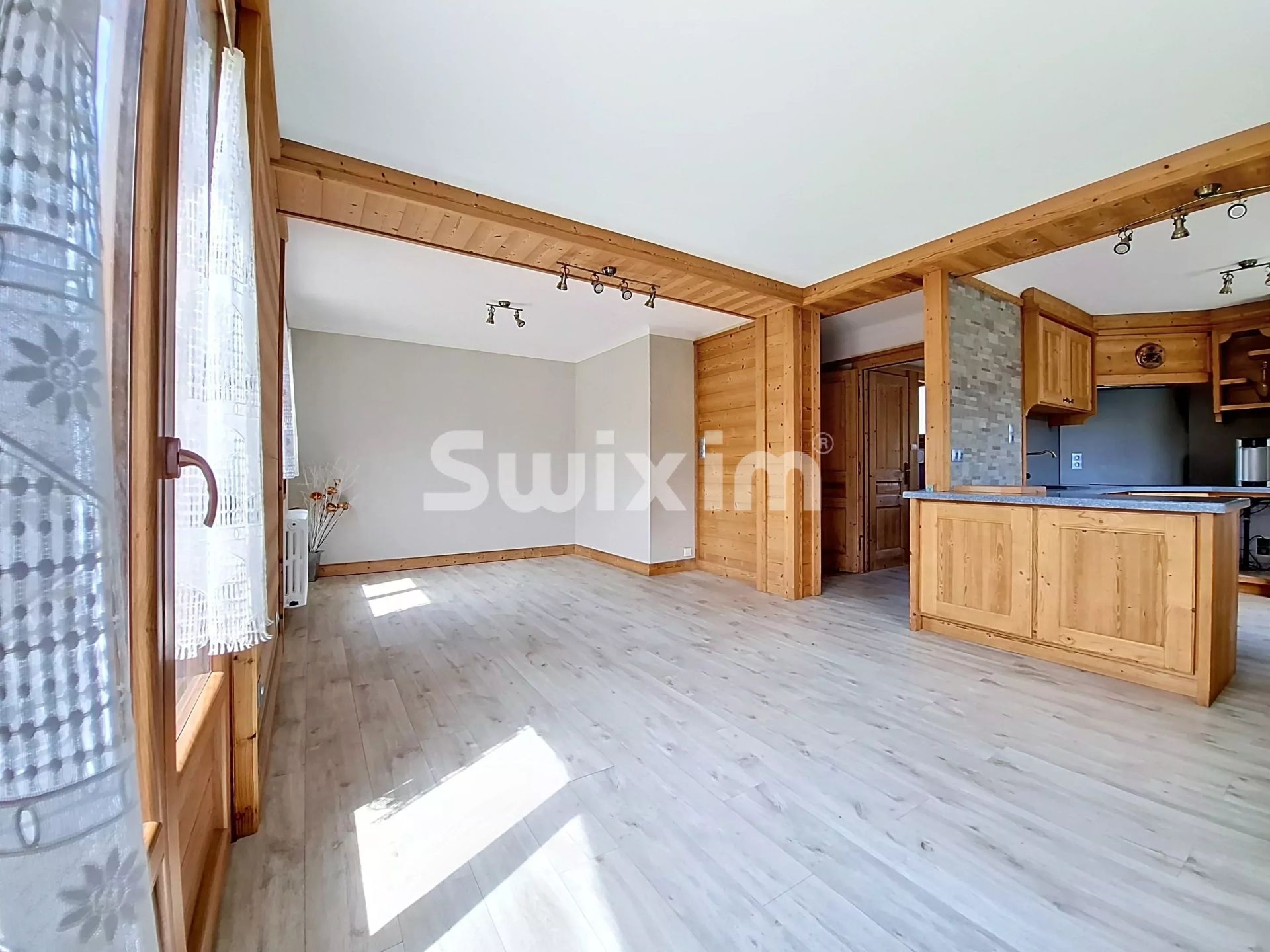 house 6 Rooms for sale on Cluses (74300)