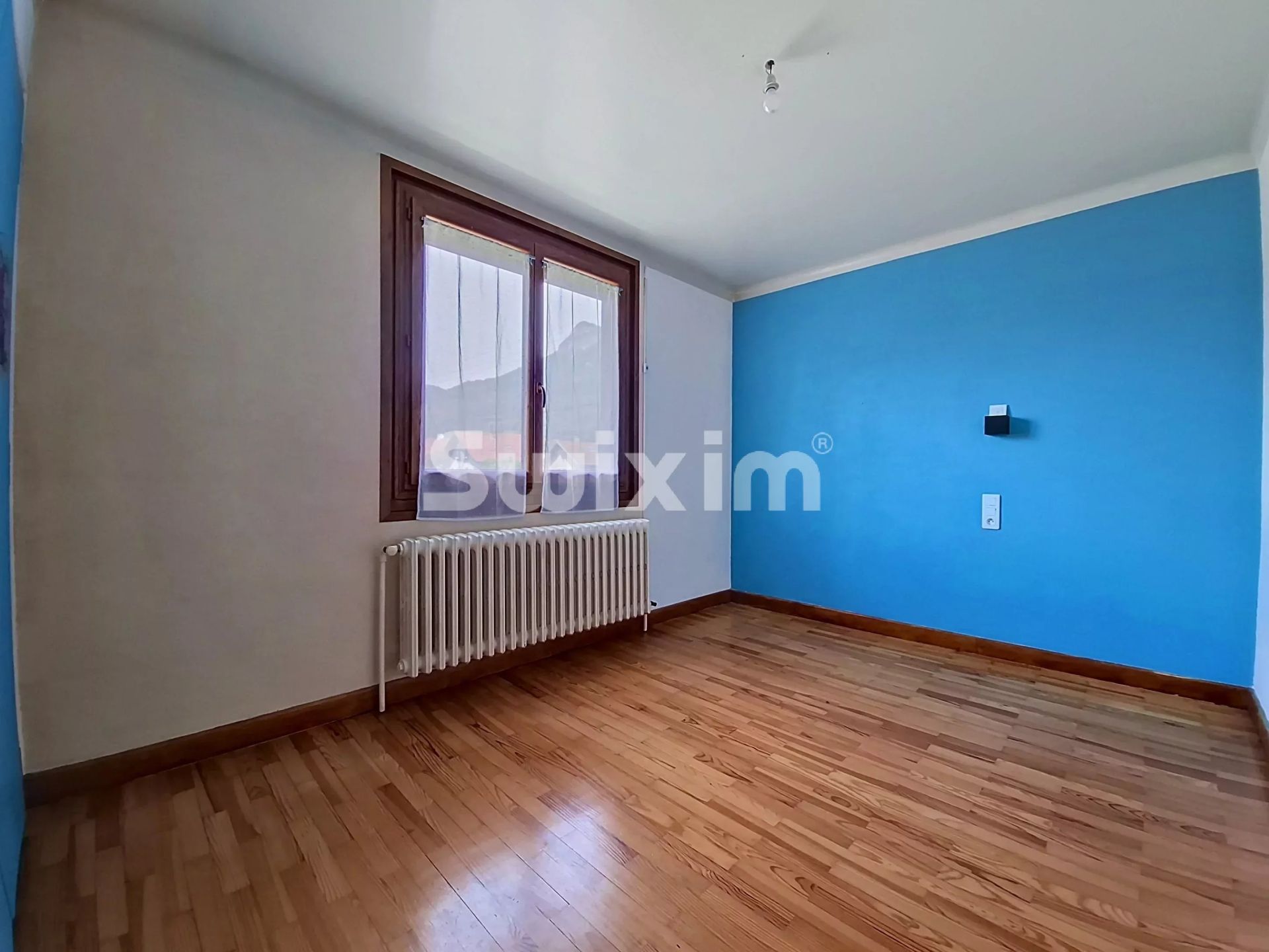 house 6 Rooms for sale on Cluses (74300)