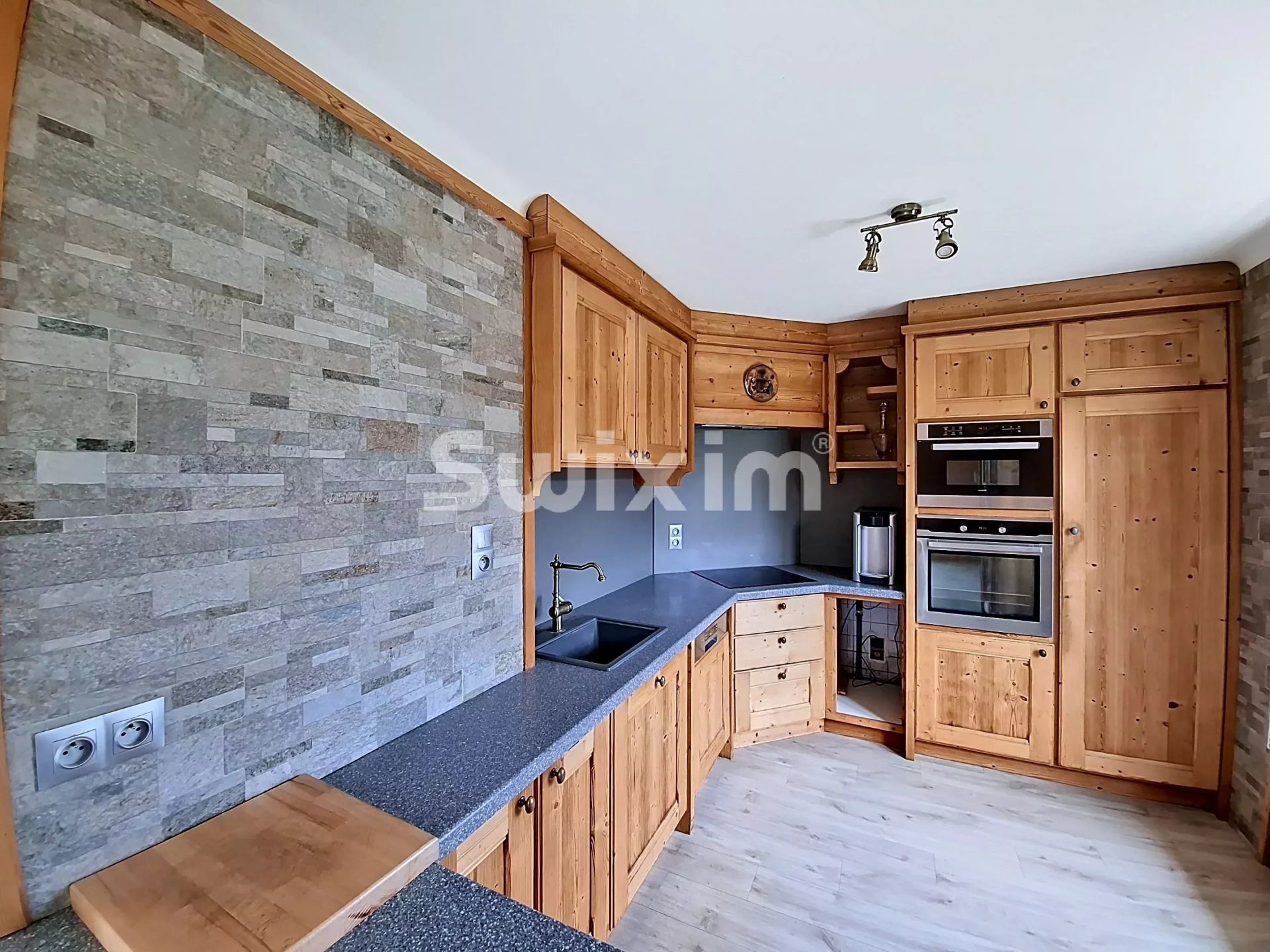 house 6 Rooms for sale on Cluses (74300)