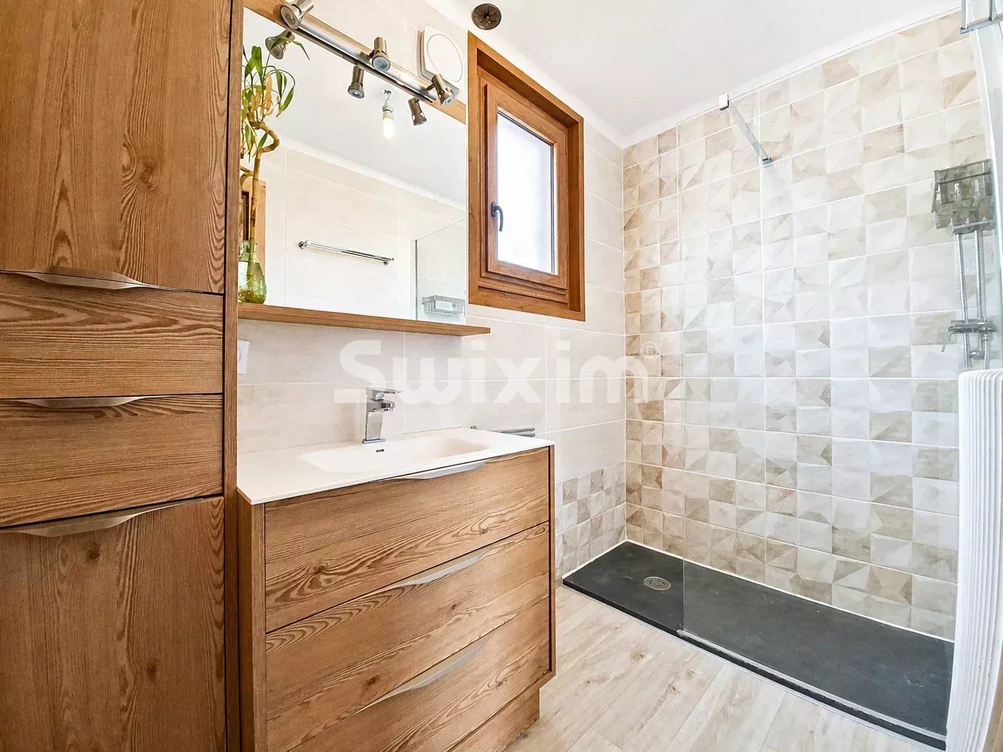 house 6 Rooms for sale on Cluses (74300)