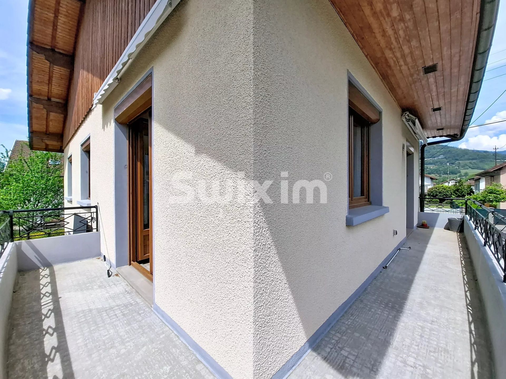 house 6 Rooms for sale on Cluses (74300)